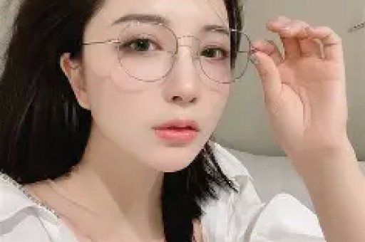 曝知名网红塌房！表面立爱国人设疯狂捞金背地砸6百万移民法国